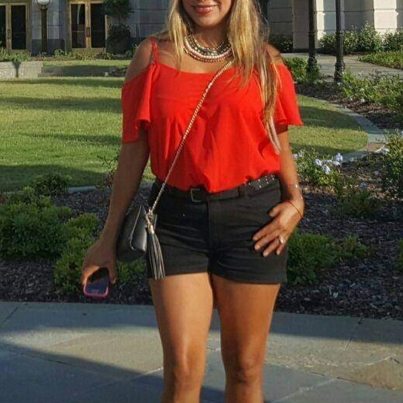 Red top - Picture 2 of 4